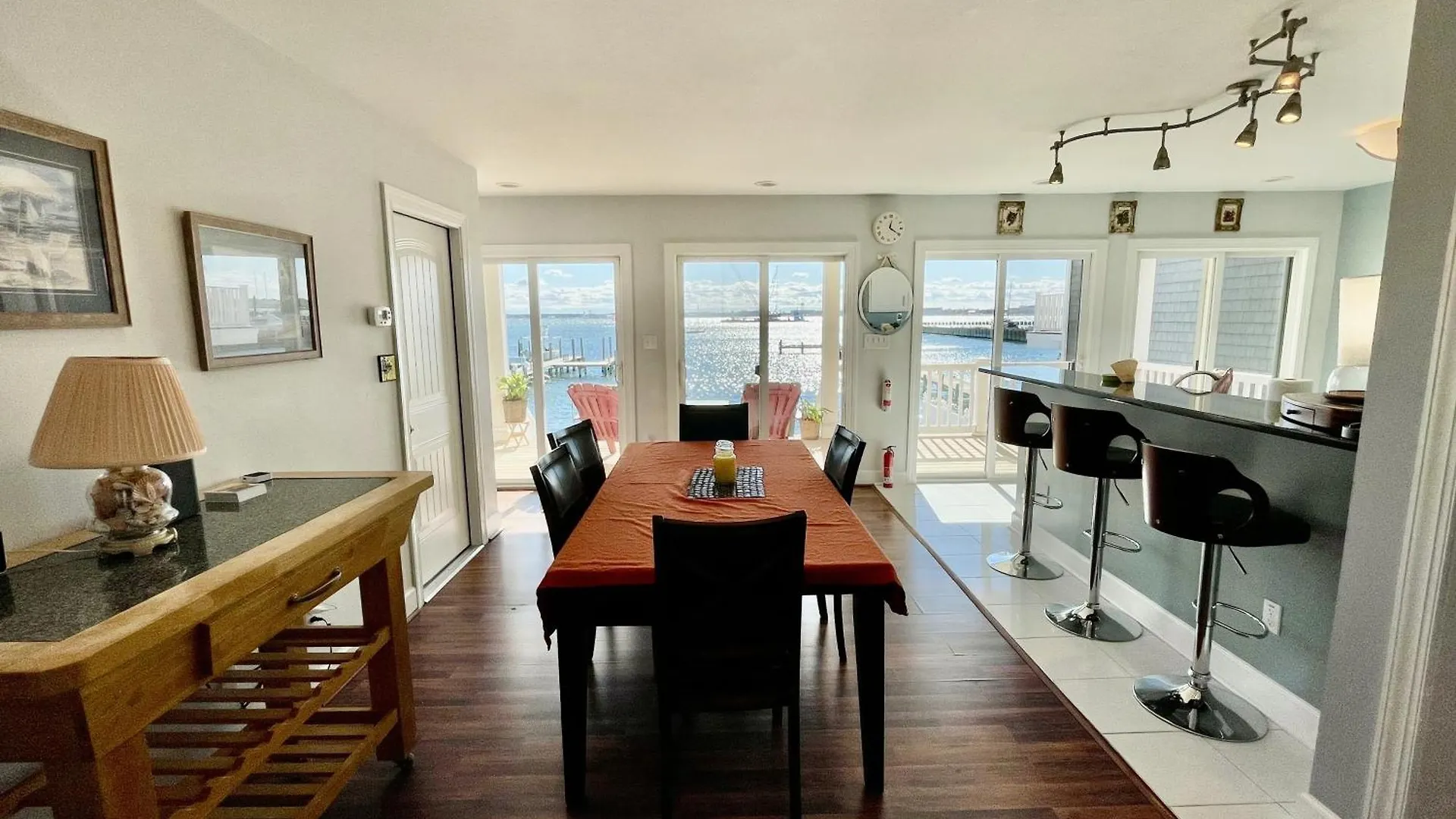 펜션 Big Waterfront House With Amazing View And Swim Deck Home 노퍽 미국