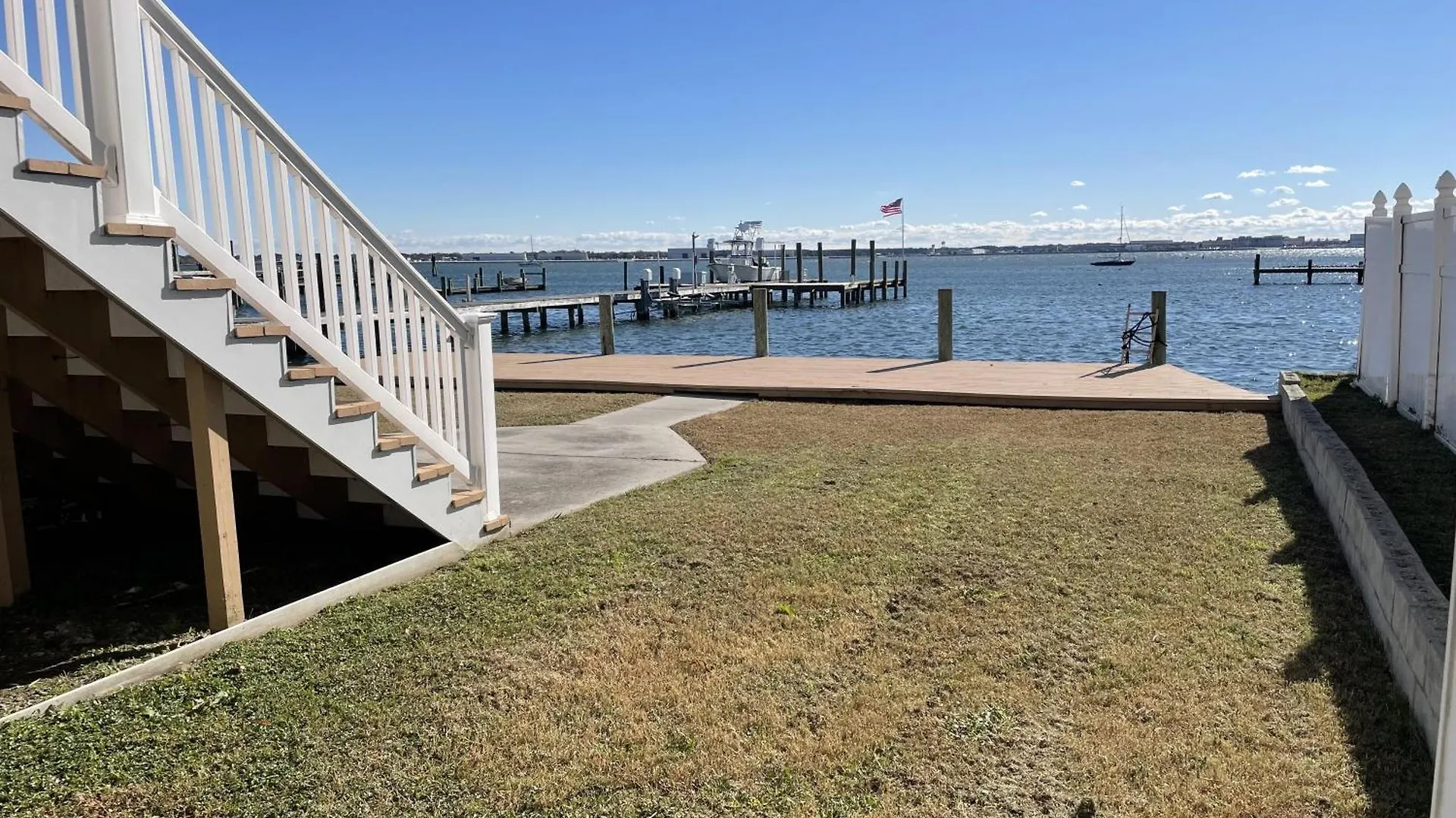 Big Waterfront House With Amazing View And Swim Deck Home Norfolk 0*,  United States